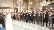 محافظ الشرقية يؤدي صلاة عيد الأضحى بمسجد الفتح بالزقازيق