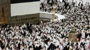 الحجاج يؤدون طواف الإفاضة بانسيابية في المسجد الحرام