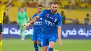 بنزيما يدعم بيريز علنياً في انتخابات ريال مدريد