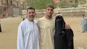 محمد السيد يحتفل بعيد الأضحى بالجلباب الأبيض برفقة عائلته