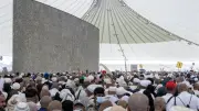 هل يجوز التوكيل في رمي الجمرات بسبب الزحام الشديد؟ الإفتاء تجيب