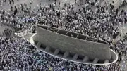 ضيوف الرحمن يواصلون رمي الجمرات وأداء مناسك الحج في الأراضي المقدسة