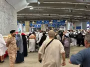 حجاج الجمعيات الأهلية يواصلون أداء المناسك بمنى في يوم التروية