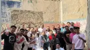 محمود كهربا يذبح أضحية العيد في مصر القديمة وسط أهله وجيرانه