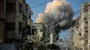 غارة إسرائيلية على غزة تستهدف قيادات حماس وتوقع شهداء وجرحى