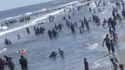 شواطئ رأس البر ودمياط الجديدة تستقبل المصطافين في ثاني أيام العيد