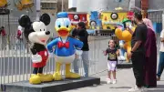 إقبال كبير على ملاهي الحديقة الدولية بالقاهرة في ثاني أيام عيد الأضحى
