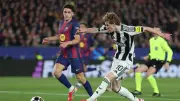 جوردون يجتاز الكشف الطبي في برشلونة ويبدي سعادته بالانتقال