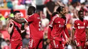 باريس يزاحم ريال مدريد على صفقة مجانية لمدافع ليفربول