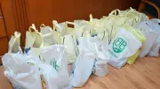 محافظ بورسعيد يواصل تقديم المساعدات للأسر الأولى بالرعاية في عيد الأضحى