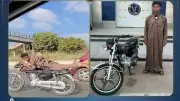 ضبط قائد دراجة نارية نام على الموتوسيكل أثناء القيادة في القليوبية