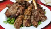 تحذير صحي: لماذا لا يفضل تناول لحم الضأن النيء أو الوردي؟
