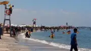 شواطئ رأس البر تستقبل آلاف المصطافين في رابع أيام عيد الأضحى
