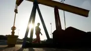خبير يحذر: ارتفاع أسعار النفط قد يؤدي إلى ركود تضخمي عالمي