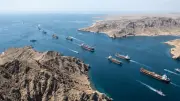 إيران تحذر السفن العسكرية من التدخل في مضيق هرمز