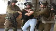 الاحتلال الإسرائيلي يشن حملة اعتقالات ومداهمات في مدن فلسطينية