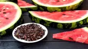 فوائد بذور البطيخ: دعم القلب والدماغ والشعر والبشرة