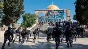رفع أعلام الاحتلال بالأقصى انتهاك صارخ للقانون الدولي