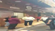 حملات مكثفة لإزالة الإشغالات ببولاق الدكرور لتحسين المظهر العام
