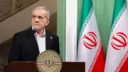 الرئيس الإيراني ينفي استقالته ويؤكد استمراره في الميدان