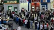 طوابير الـ ATM تثير الغضب في مصر ووعود بالحل قبل عيد الأضحى
