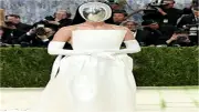 أغرب إطلالات حفل Met Gala 2026: صور تخطف الأنظار