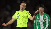 جدل في الكامب نو: حكم برشلونة يتجاهل الـVAR ويحتسب ركلة جزاء لإيسكو