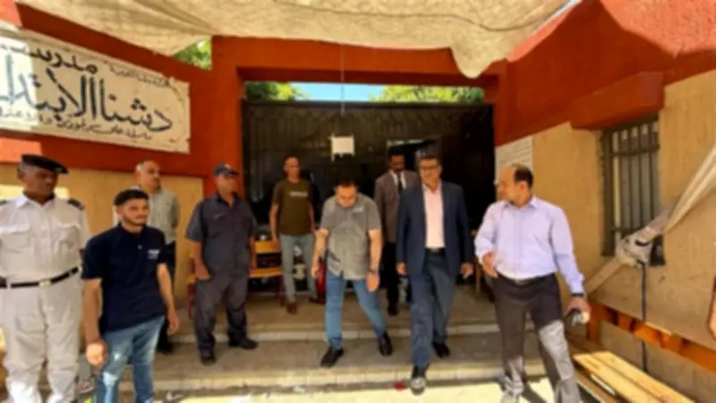 محافظ قنا يتفقد لجان الثانوية ويوجه رسالة تشجيعية للطلاب
