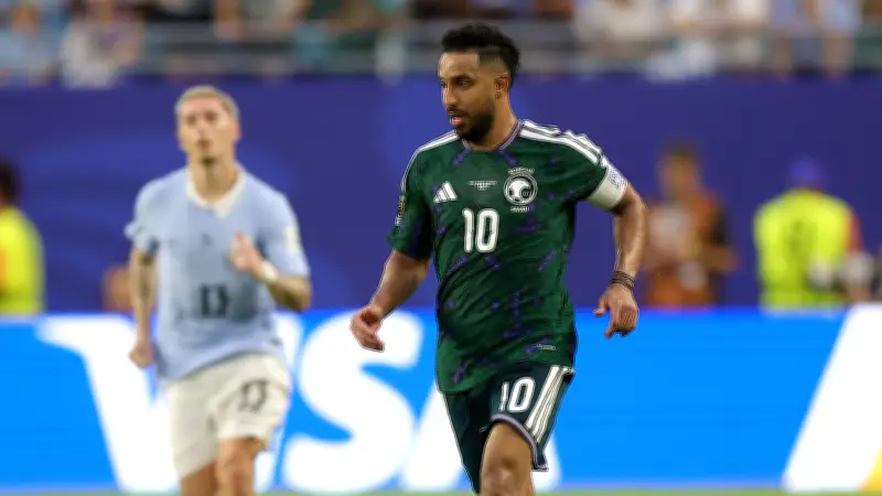 سالم الدوسري يورط دونيس مع جماهير السعودية بسبب محمد صلاح
