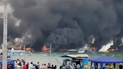 حريق هائل في ميناء مانتا الإكوادوري يدمر 35 قارب صيد ويخلف إصابات