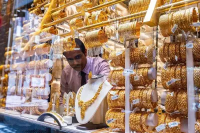 تراجع أسعار الذهب اليوم الخميس 4 يونيو 2026: انخفاض يضغط على الأعيرة والجنيه الذهب