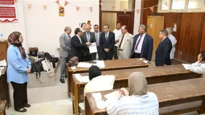 رئيس جامعة الفيوم يتابع امتحانات 4 كليات ويؤكد على توفير الأطقم الطبية