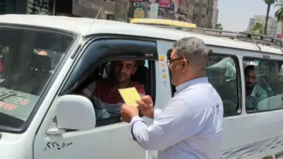 ضبط 401 مخالفة سرفيس وفض موقفين عشوائيين بالجيزة والمنيب