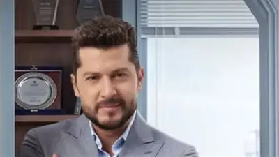 بطل مسلسل حب ع ورق: 5 معلومات لا تعرفها عن أنس طيارة