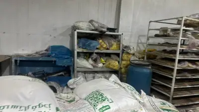 ضبط 8 أطنان دقيق وسكر مجهول المصدر بمصنع حلويات غير مرخص في قنا