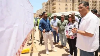 منال عوض تتابع مشروعات الصرف الصحي بـ8 مناطق بالغردقة