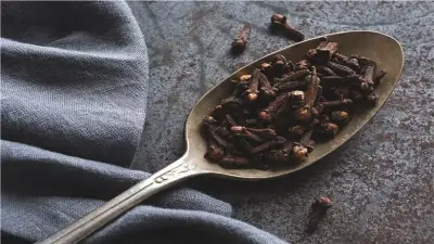 8 فوائد صحية مدهشة للقرنفل: علاقته بالعظام والكبد والوقاية من السرطان