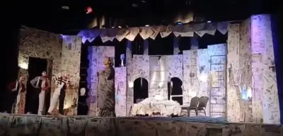 فرقة أبو كبير المسرحية تقدم 