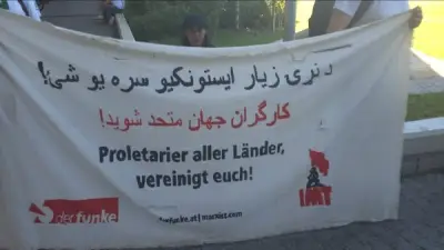 مظاهرة للفتيات الأفغانيات أمام الأمم المتحدة في فيينا تنديداً بانتهاكات طالبان