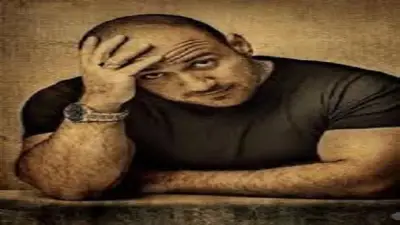 في عيد ميلاد أحمد مكي.. طفولة ممزقة ووصية لابنه في أغنية