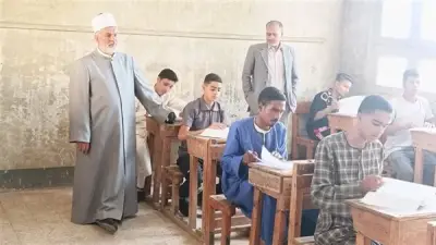 رئيس أزهر سوهاج يتفقد لجان الثانوية خلال امتحان الفيزياء ويطمئن على سير العمل