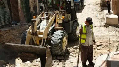 محافظ الإسكندرية يوجه برفع كفاءة شارعي سوق الدخيلة والفتح ورصف 16 طريقا بالعجمي
