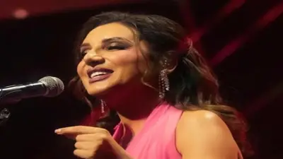 أنغام تأسر جمهور دبي بحفل كامل العدد وإطلالة وردية ساحرة