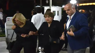 نجوم الفن والإعلام يواسون سهير شلبي في عزاء شقيقها بالمعادي