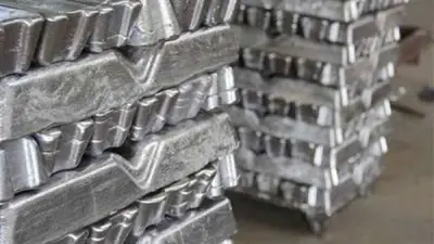 ارتفاع أسعار الألومنيوم عالميًا مدفوعًا بزيادة الطلب وتحديات الإمداد