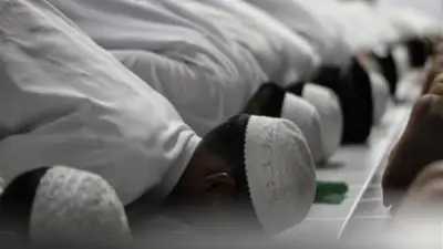 حكم إمامة الفاسق في الصلاة.. الإفتاء توضح الشروط