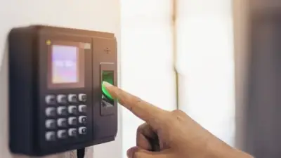 الوادي الجديد: تعليق البصمة الإلكترونية بالمدارس خلال الامتحانات