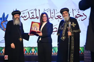 وزيرة الثقافة توثق رحلة العائلة المقدسة بفيلم 