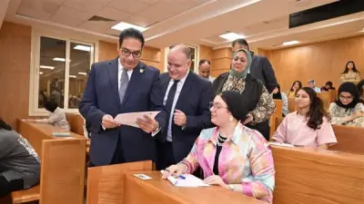 رئيس جامعة القاهرة يتفقد امتحانات الفصل الدراسي الثاني بالفرع الدولي والأهلية