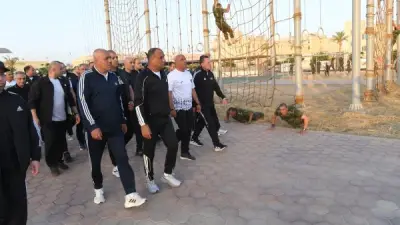 وزير الدفاع يتفقد منظومة التأهيل بالكليات العسكرية والدورات المدنية